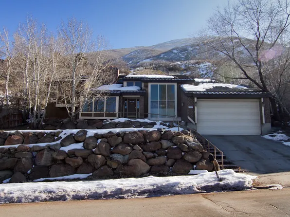 7937 S Mountain Oaks Dr, Salt Lake City, UT 84121