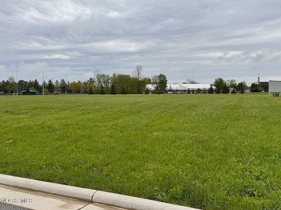 2nd image of 901 Stonehedge Dr