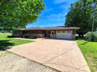 7009 W Pearl City Rd, Freeport, IL 61032