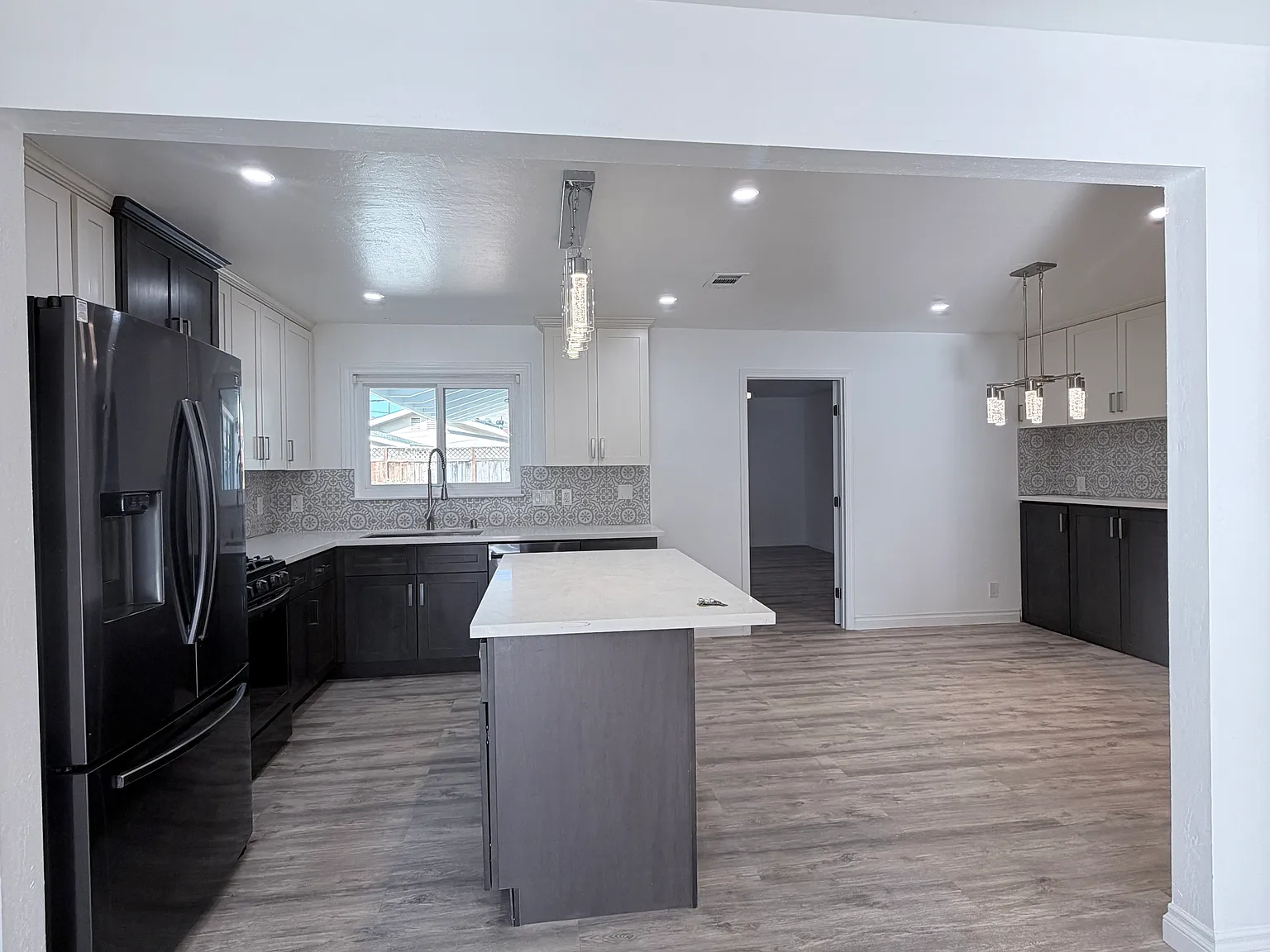 4 bed, 1438 sqft, $4,700 — Photo 2