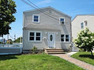153 Barwick Blvd, Mineola, NY 11501