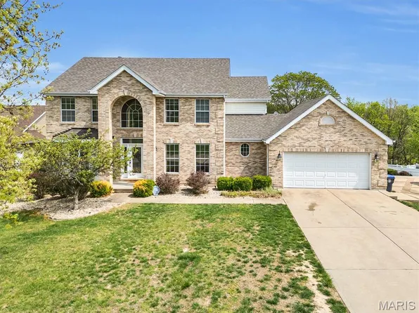 502 Coronation Dr, O'Fallon, MO 63366