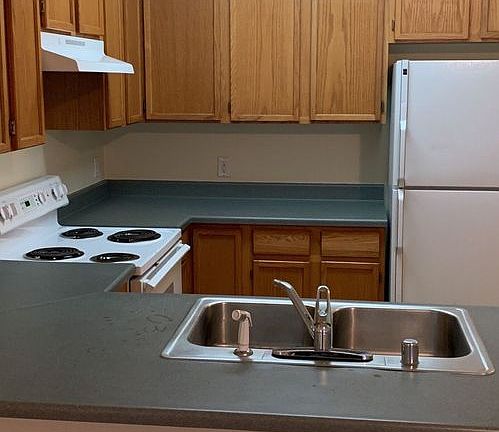 4th image of 1062 W Oak St #43