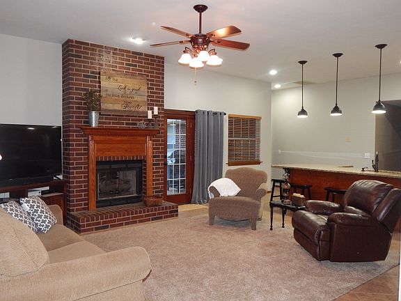 3rd image of 1311 Craig Dr NW