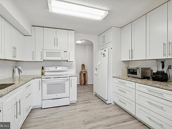 5th image of 666 W Germantown Pike APT 2101
