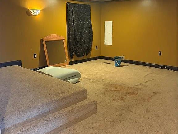 3rd image of 4940 Eastview Dr