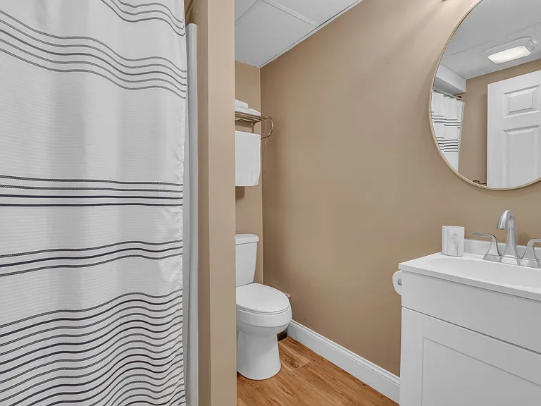 174 E Grand Ave #15 — Photo 15