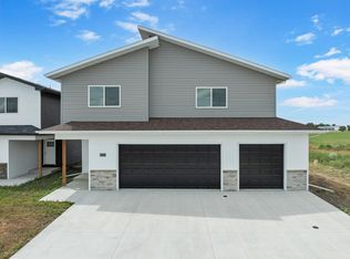 520 Downing St, Surrey, ND 58785