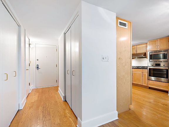 5th image of 1660 N Hudson Ave APT 1M