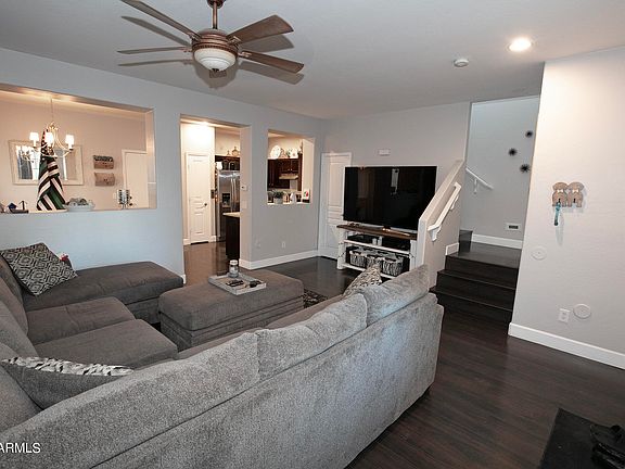 5th image of 1733 E ELGIN Street