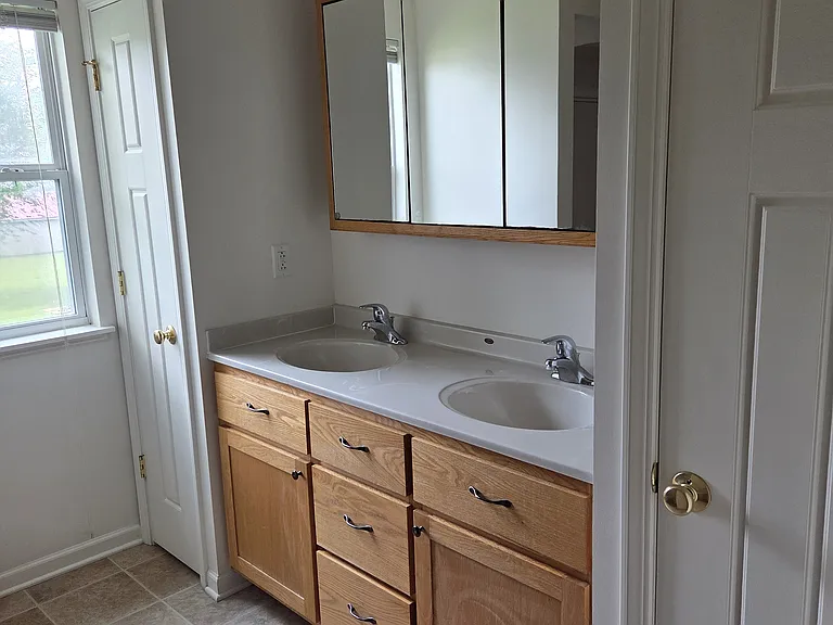 687 Camp St — Photo 13