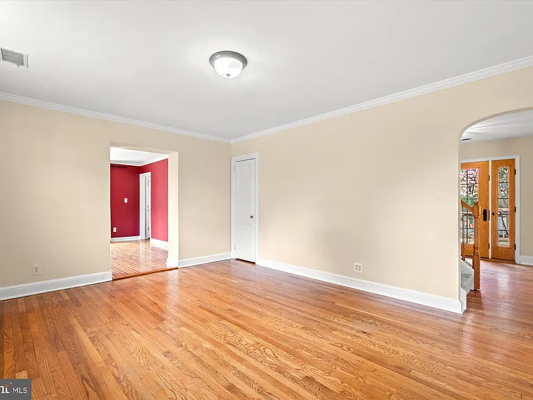 16 E Braddock Rd — Photo 9