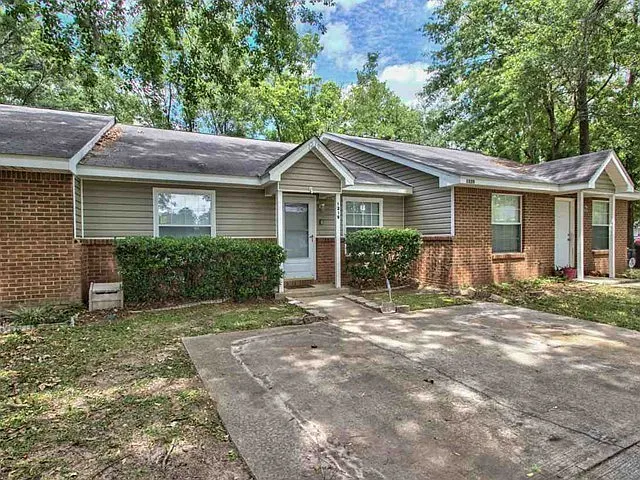 2 bedroom Duplex for rent off Apalachee Parkway $1350 per month, all wood floors, lawn care included — Photo 2