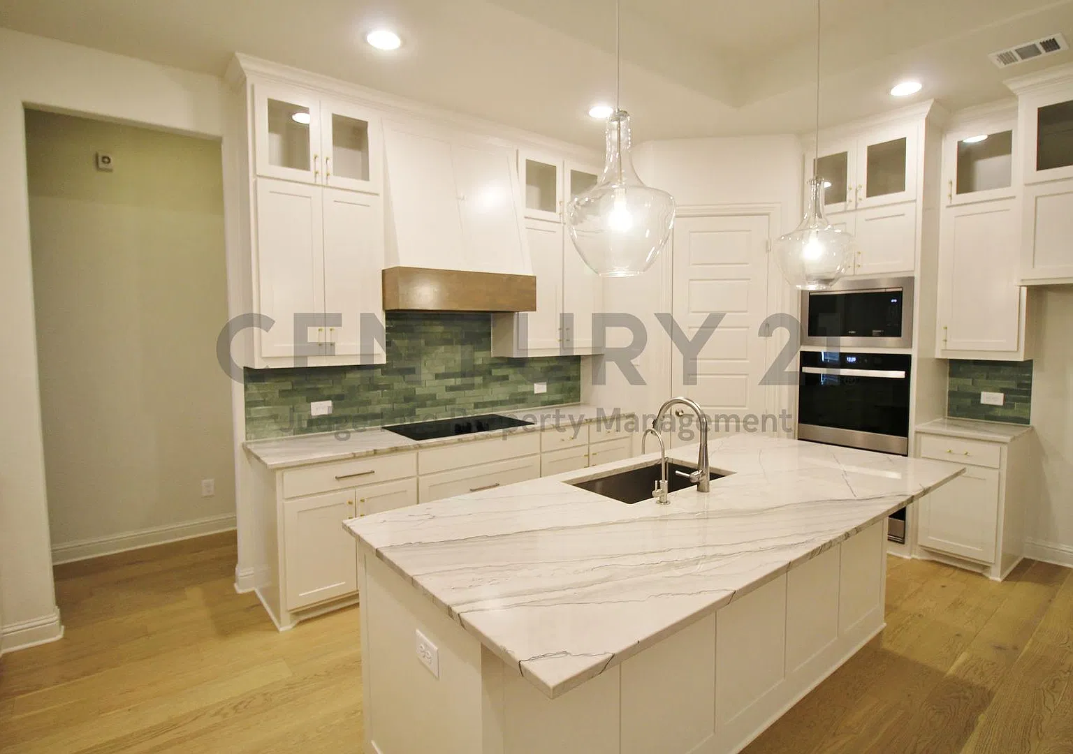Luxury, Custom Built 4/3/3 Situated on 1+ Acre in Waxahachie For Lease! — Photo 4