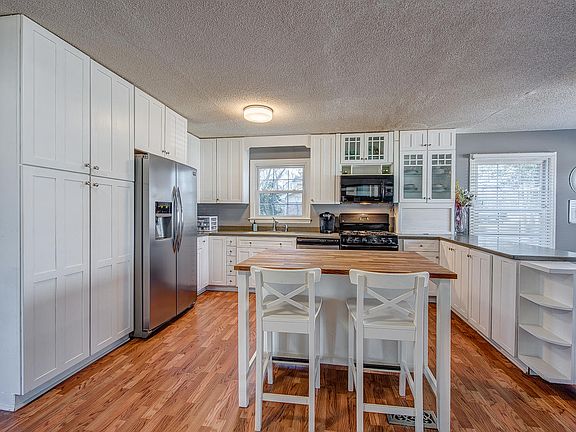 4th image of 2303 Shaw Ave