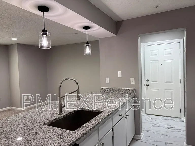 2607 Camelback Ln #6 — Photo 6