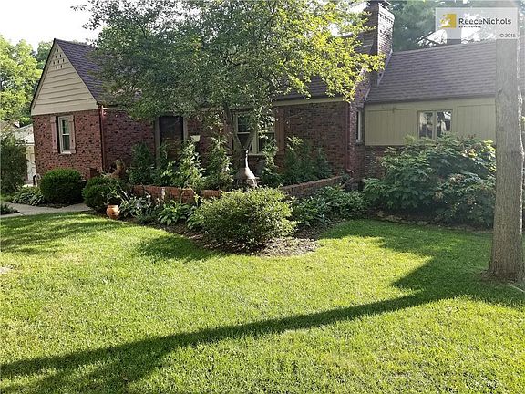 2nd image of 1924 S Lake Dr