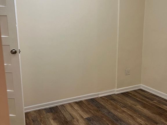 5th image of 22003 Hempstead Ave Floor 2