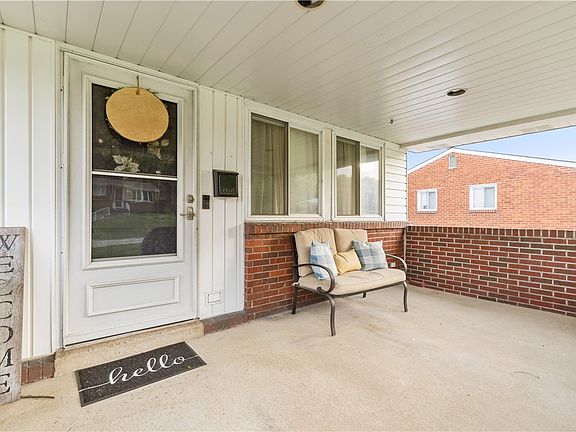 5th image of 13731 Saint Clair Dr
