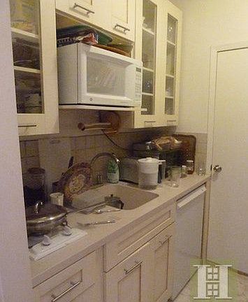 3rd image of 320 W 75th St APT 2A