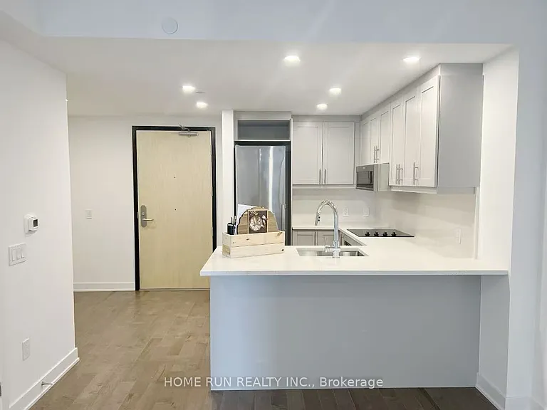 340 Queen St #804 — Photo 4