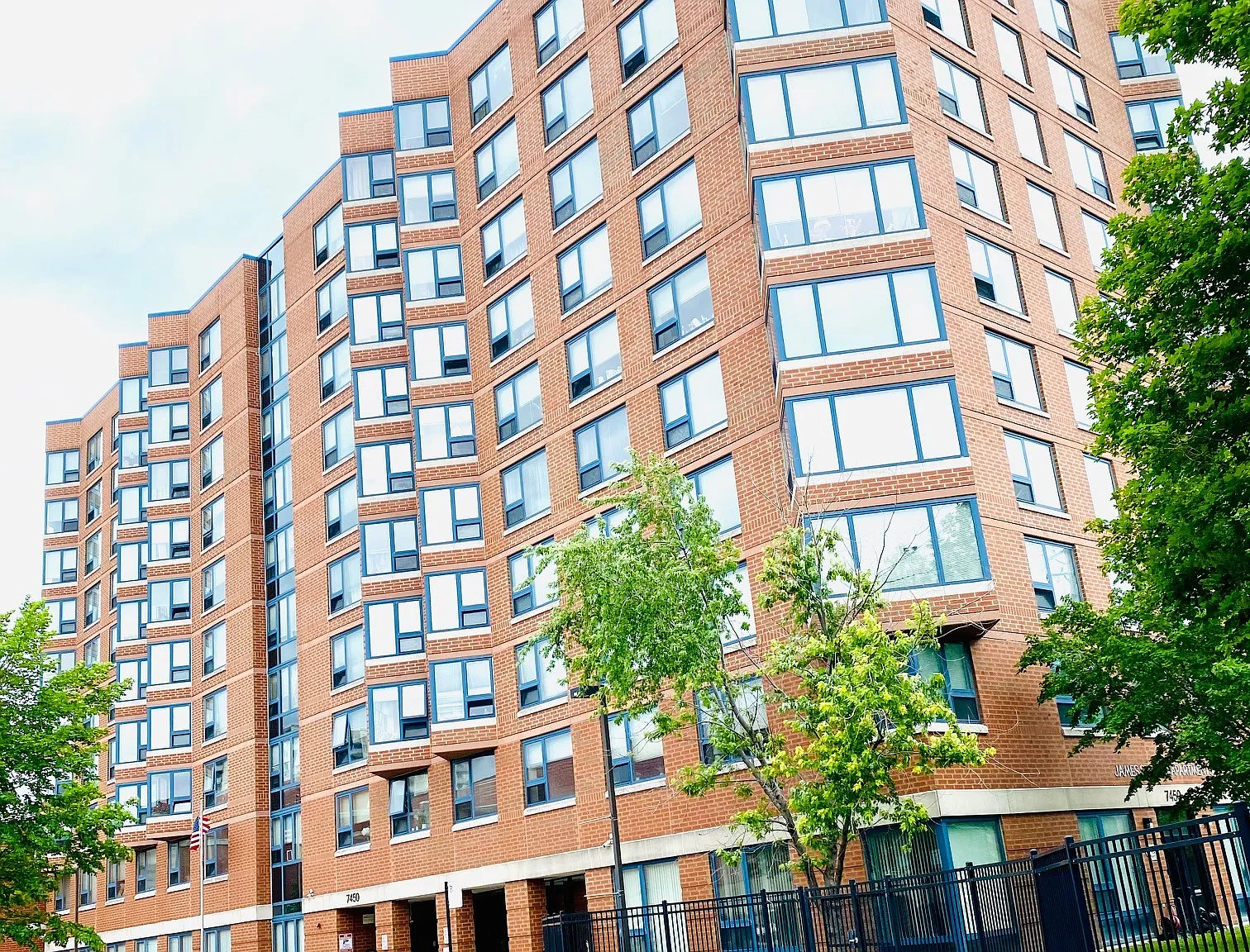 James Sneider Apartments — Photo 1