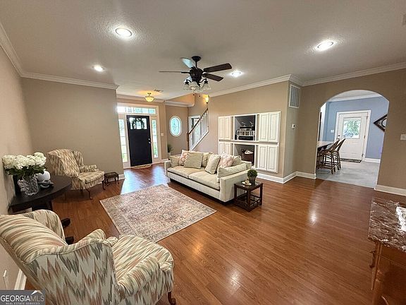 2nd image of 827 Plantation Dr