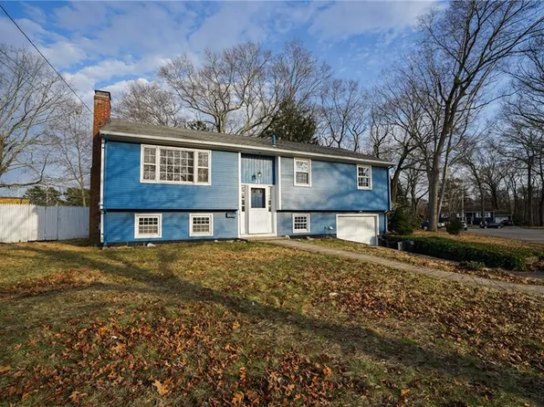 32 Stillwater Dr, Warwick, RI 02889