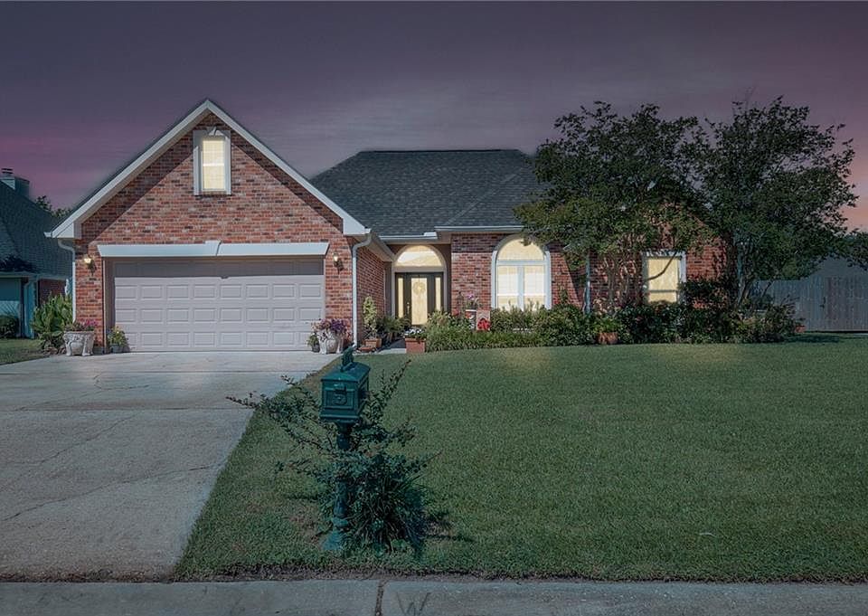1st image of 172 W Lakeview Dr