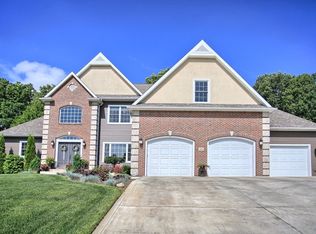 425 N Saint Clair Ct, Warsaw, IN 46582