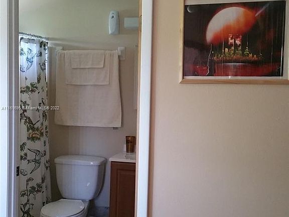 2nd image of 301 Flamingo St