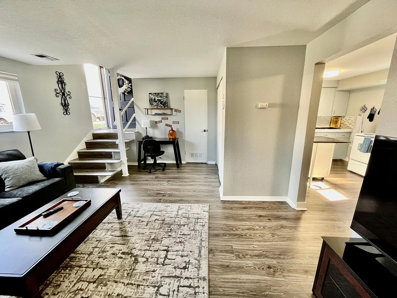 2 bed, 1040 sqft, $1,900 — Photo 3