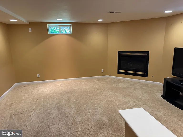2906 Breezy Ter — Photo 17