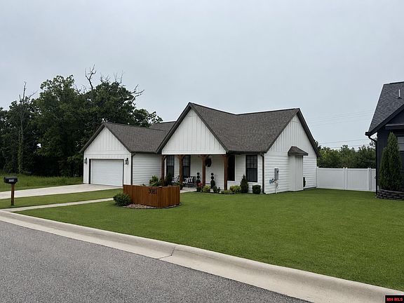 2nd image of 3081 Spring Mill Dr