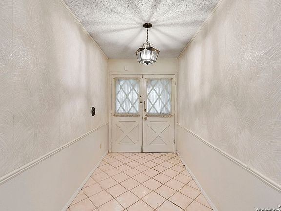 4th image of 2042 FARMSVILLE DR