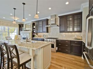 212 Hunter Dr, Litchfield, CT 06759