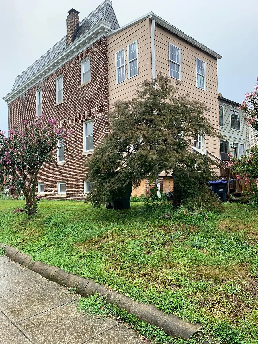 Building Photo - 1601 E Capitol St SE #ZAA1125