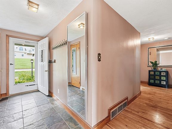 2nd image of 421 Holyoke St