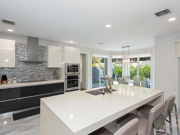 5th image of 10857 NW 73rd Ter