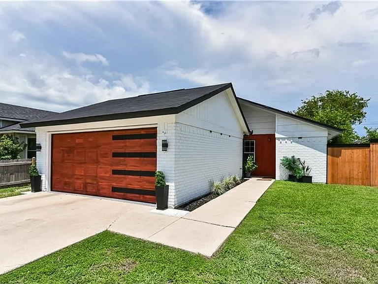 2203 Coach Dr — Photo 11