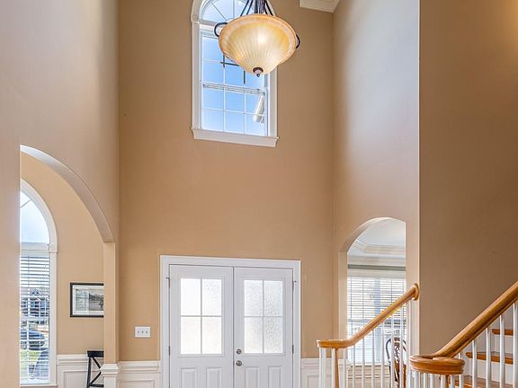 4th image of 700 Waterford Glen Way