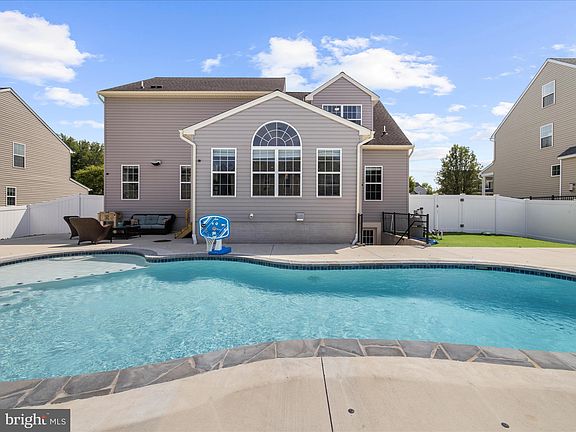 2nd image of 183 Meadow Brook Way
