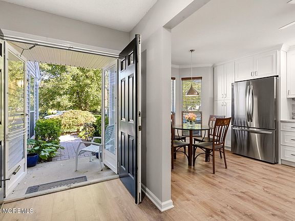 5th image of 262 Daffodil Drive
