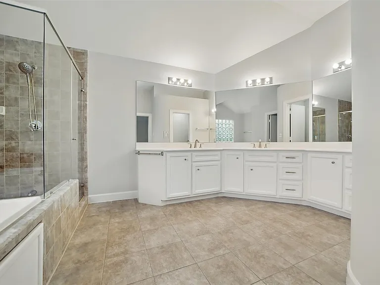 650 Westcross St #44 — Photo 33
