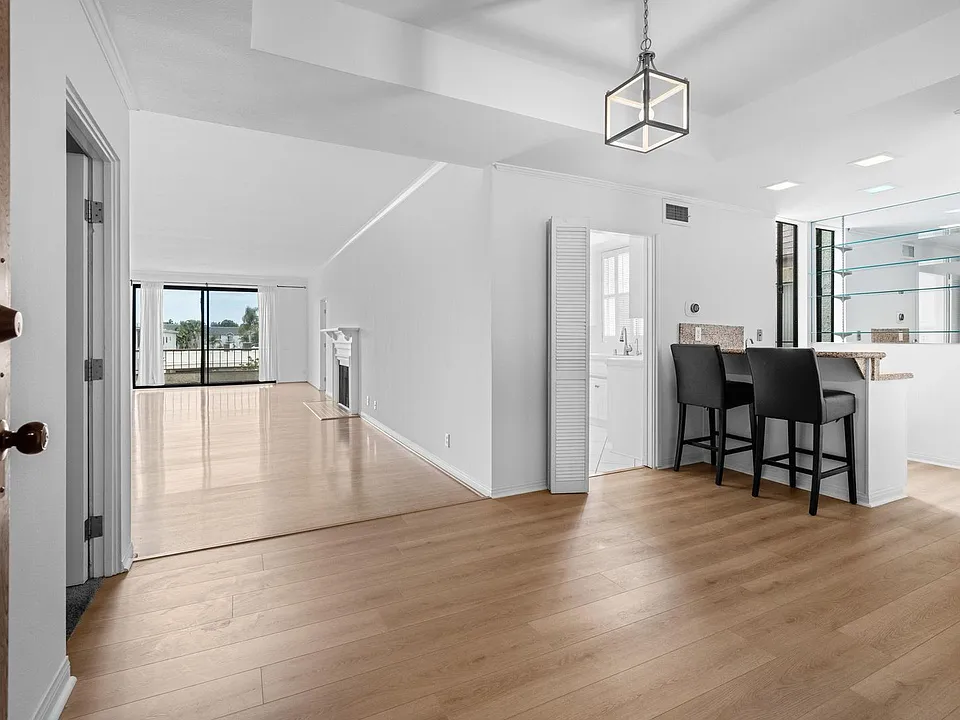 4454 Ventura Canyon Ave #306