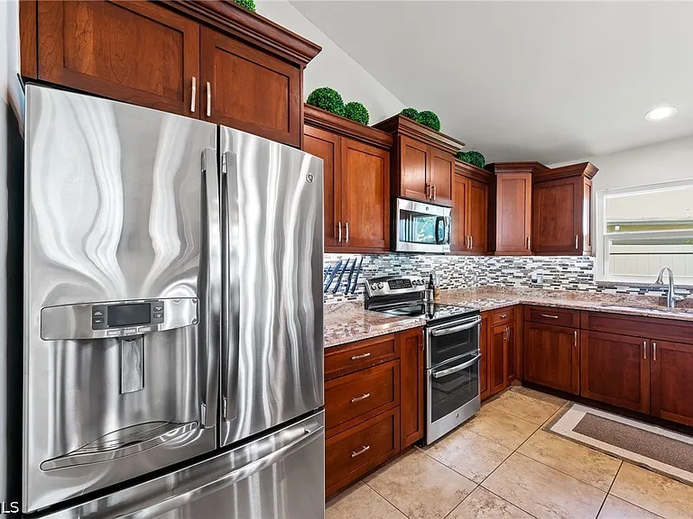 1250 Silverstrand Dr — Photo 16