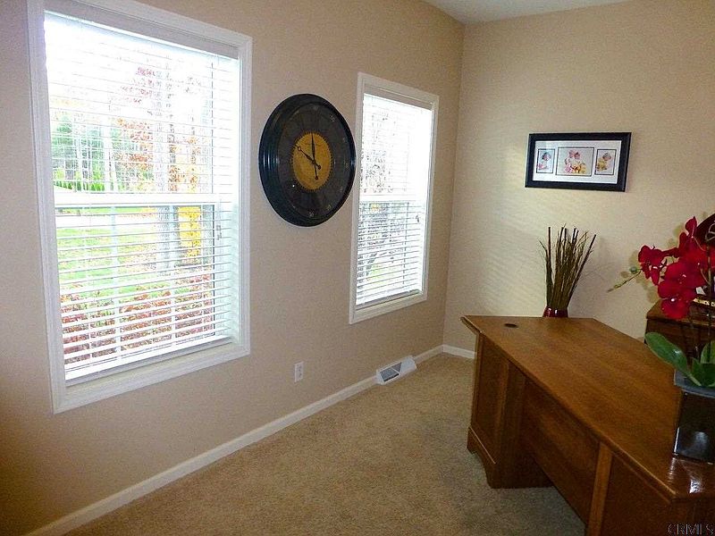 5th image of 945 MACARTHUR Drive