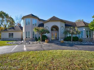 5166 Warwick Woods Trl, Grand Blanc, MI 48439