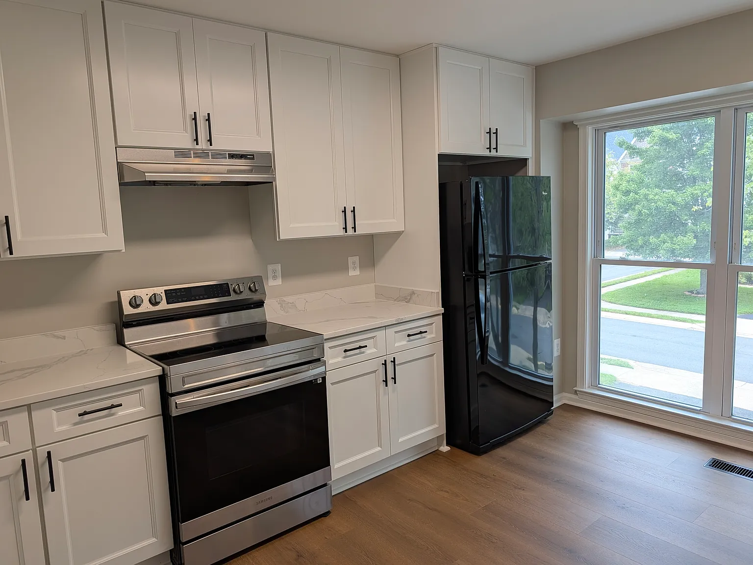 3 bed, 2.5 bath, 1950 sqft, $3,200 — Photo 4