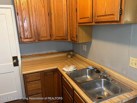 3rd image of 619 Lathrop St